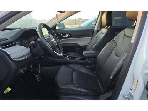 White 2022 Jeep Compass Limited