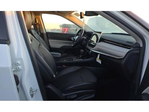 White 2022 Jeep Compass Limited