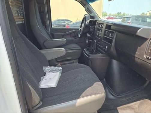 White 2022 GMC Savana 2500 Work Van