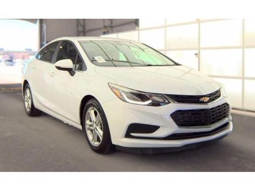 White 2017 Chevrolet Cruze LT