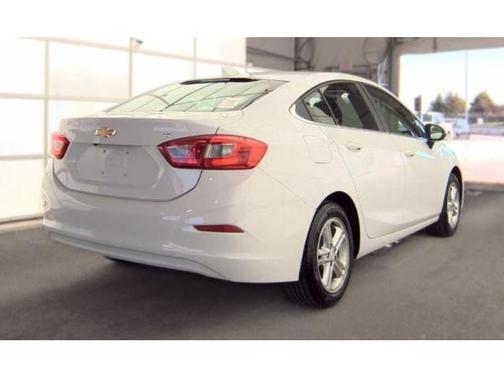 White 2017 Chevrolet Cruze LT