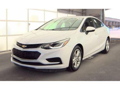 White 2017 Chevrolet Cruze LT