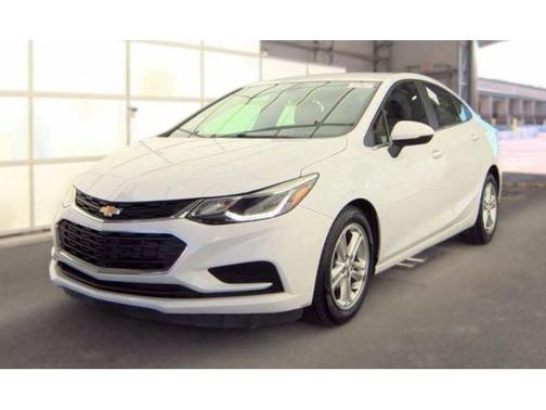 White 2017 Chevrolet Cruze LT