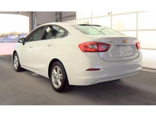 White 2017 Chevrolet Cruze LT