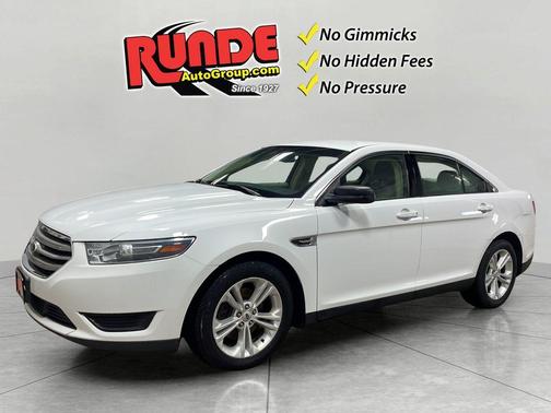 White 2015 Ford Taurus SE
