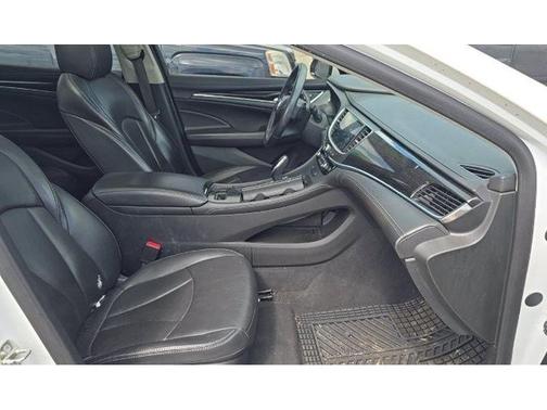 White 2017 Buick LaCrosse Essence