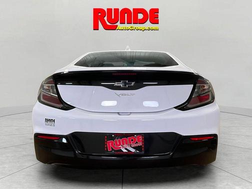White 2018 Chevrolet Volt LT