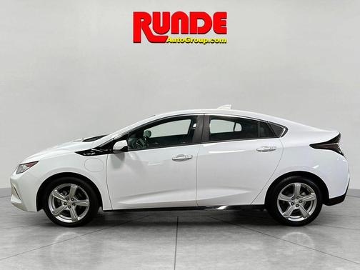 White 2018 Chevrolet Volt LT