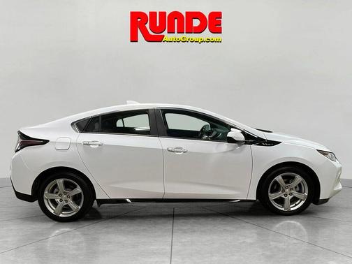 White 2018 Chevrolet Volt LT