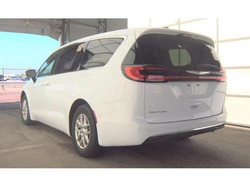 White 2025 Chrysler Pacifica Select
