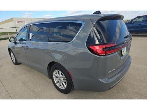 2023 Chrysler Pacifica Touring