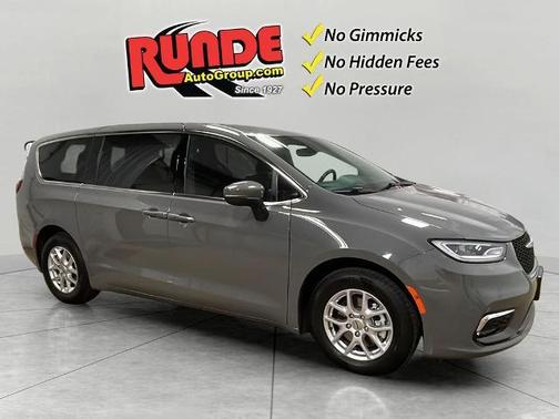 2023 Chrysler Pacifica Touring