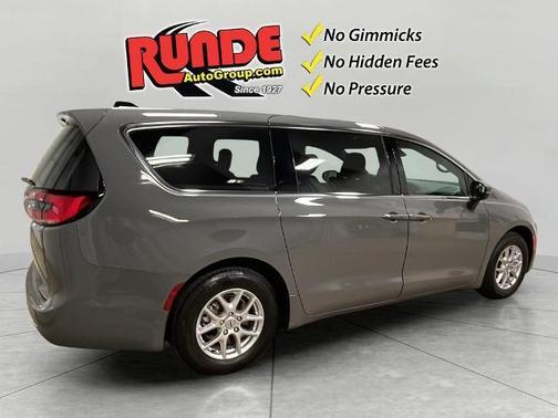 2023 Chrysler Pacifica Touring