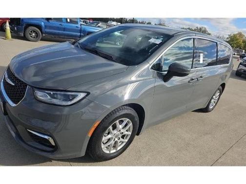 2023 Chrysler Pacifica Touring