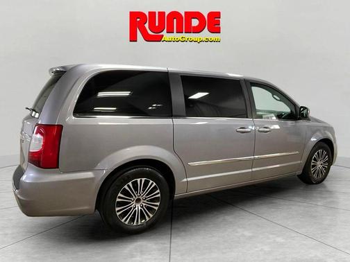 2014 Chrysler Town & Country S
