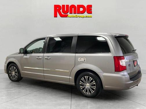 2014 Chrysler Town & Country S