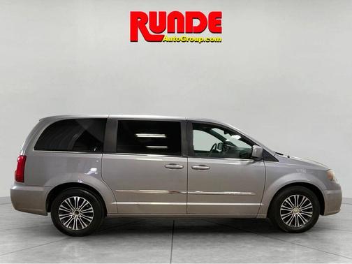 2014 Chrysler Town & Country S