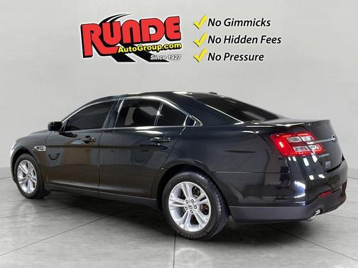 Black 2015 Ford Taurus SEL
