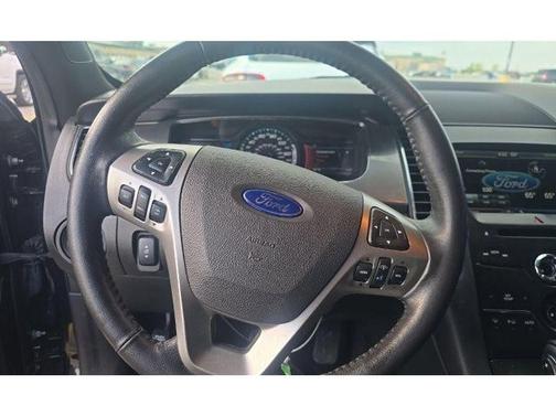 Black 2015 Ford Taurus SEL