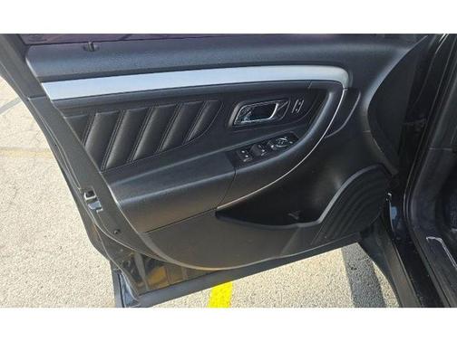 Black 2015 Ford Taurus SEL