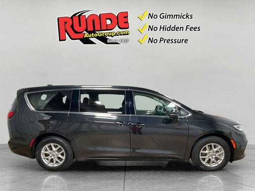 2023 Chrysler Pacifica Touring-L