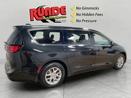 2023 Chrysler Pacifica Touring-L