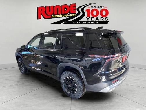 Mosaic Black Metallic 2027 Chevrolet Traverse Z71