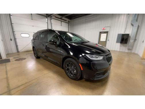 2024 Chrysler Pacifica Hybrid Select