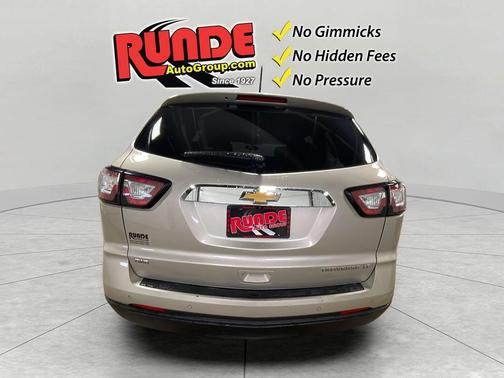 Gold 2014 Chevrolet Traverse 2LT
