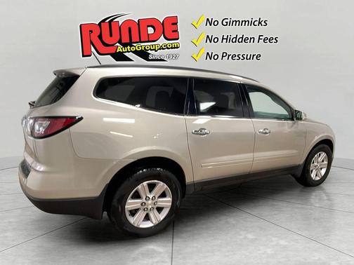 Gold 2014 Chevrolet Traverse 2LT