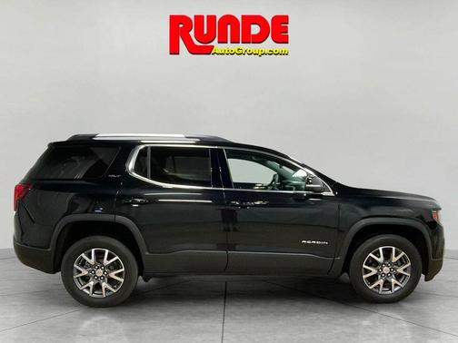 Black 2023 GMC Acadia SLT
