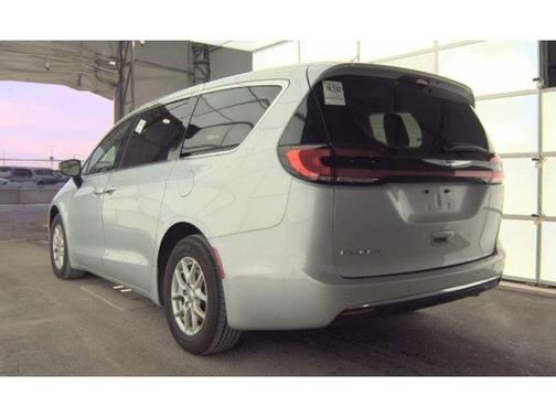 2024 Chrysler Pacifica Touring-L