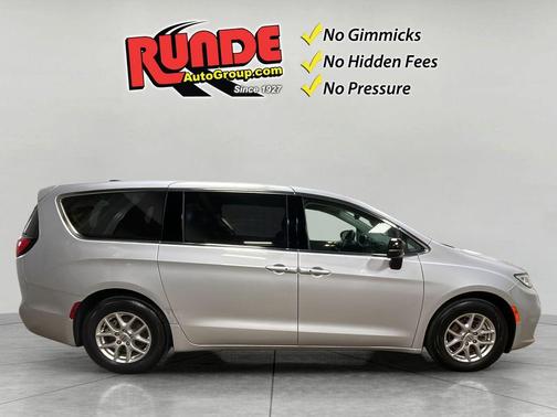 2024 Chrysler Pacifica Touring-L