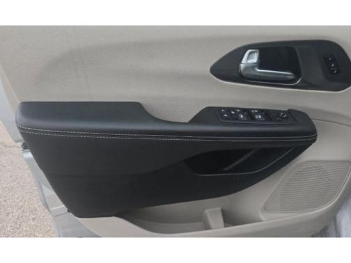 2024 Chrysler Pacifica Touring-L