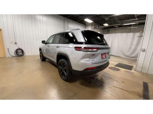 2024 Jeep Grand Cherokee Laredo