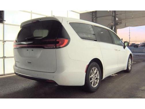 2024 Chrysler Pacifica Touring-L
