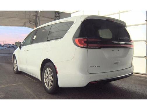 2024 Chrysler Pacifica Touring-L