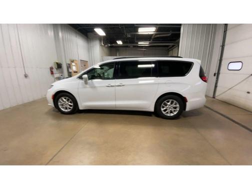 2022 Chrysler Pacifica Touring-L