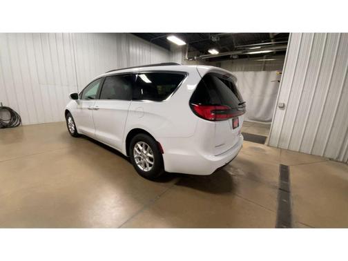 2022 Chrysler Pacifica Touring-L