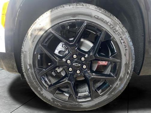 Polar White 2026 Chevrolet Traverse RS