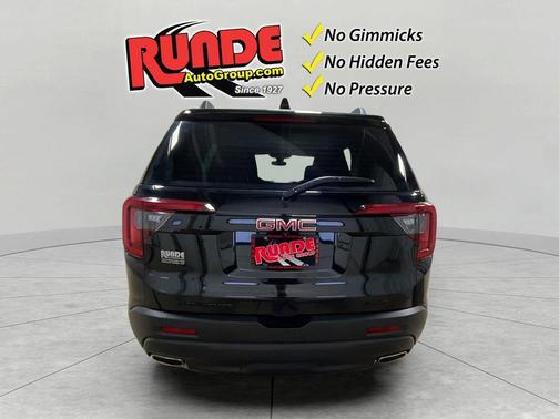 Black 2022 GMC Acadia SLE