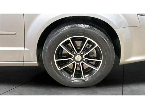 Silver 2015 Dodge Grand Caravan AVP/SE
