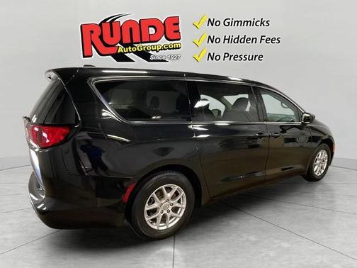 2020 Chrysler Voyager LX