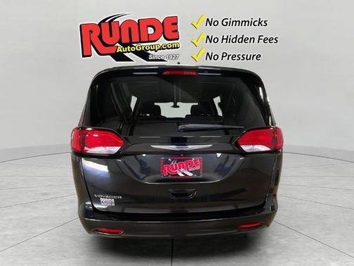 2020 Chrysler Voyager LX