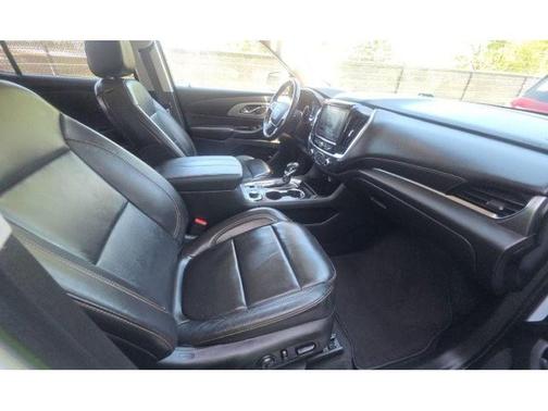 White 2021 Chevrolet Traverse LT Leather