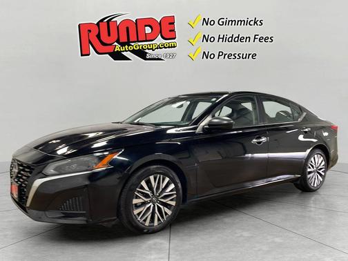 Black 2024 Nissan Altima 2.5 SV