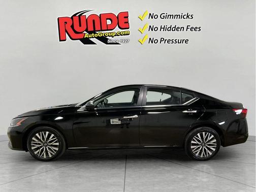 Black 2024 Nissan Altima 2.5 SV