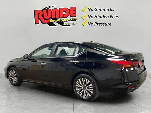 Black 2024 Nissan Altima 2.5 SV