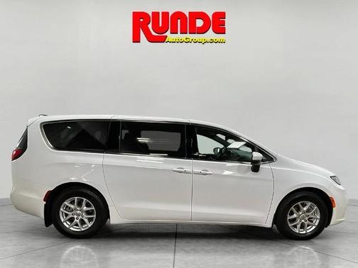 2023 Chrysler Pacifica Touring