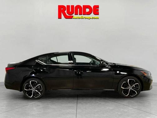 Black 2024 Nissan Altima 2.5 SR
